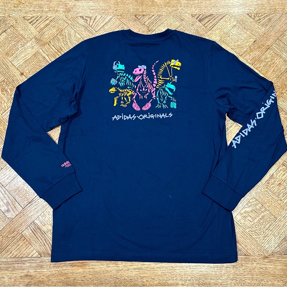 Skater vibes! ADIDAS GRAPHIC TREFOIL LOGO LONG
SLEEVE T-SHIRT size Large